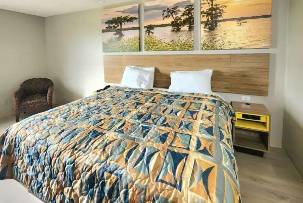 Days Inn by Wyndham Lafayette Scott 8
